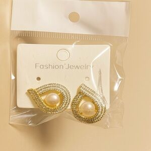 Elegant Gold and Pearl Teardrop Earrings